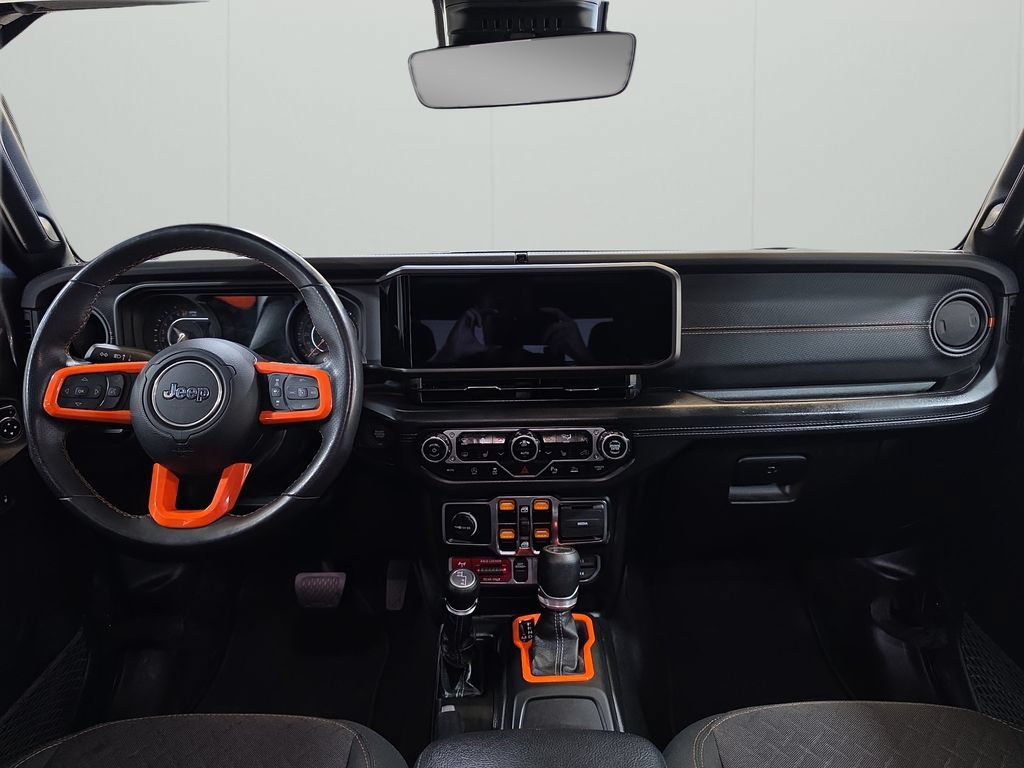Used 2024 Jeep Gladiator Mojave w/ Technology Group AWD/4WD image 18