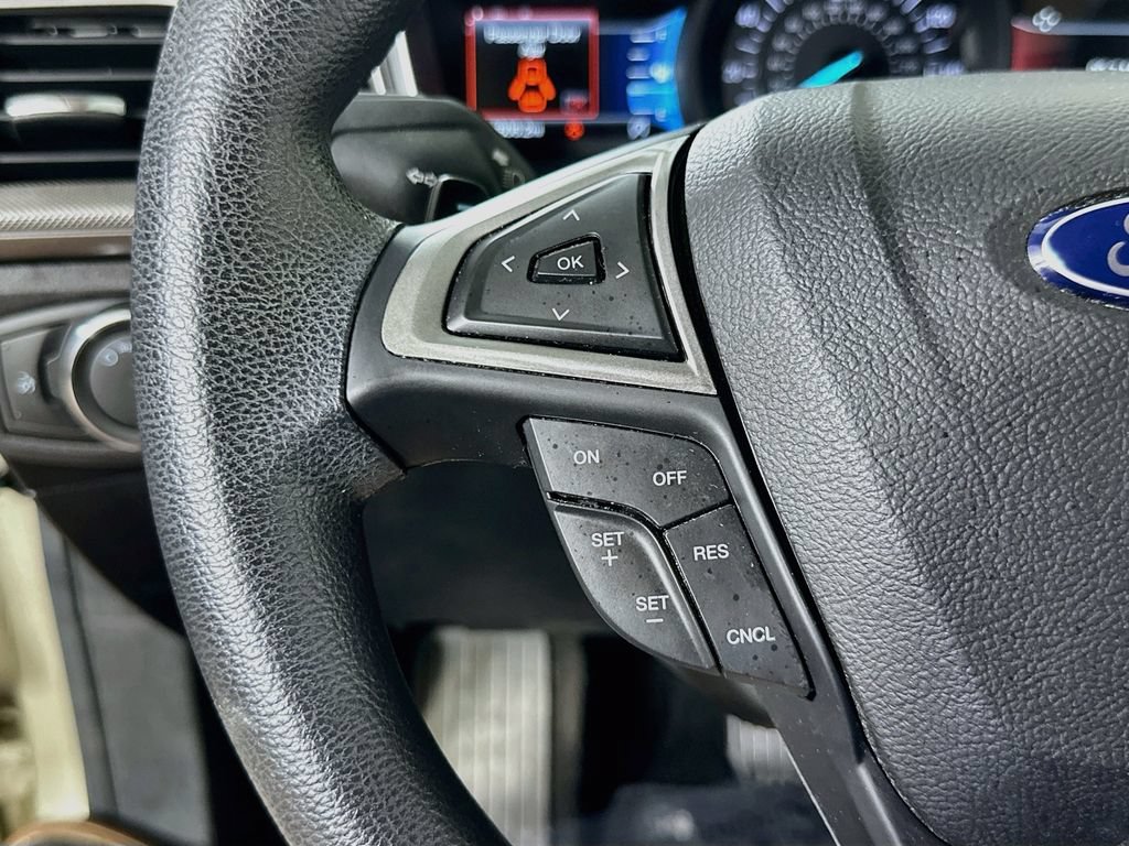 Used 2017 Ford Fusion SE w/ Fusion SE Technology Package FWD image 24