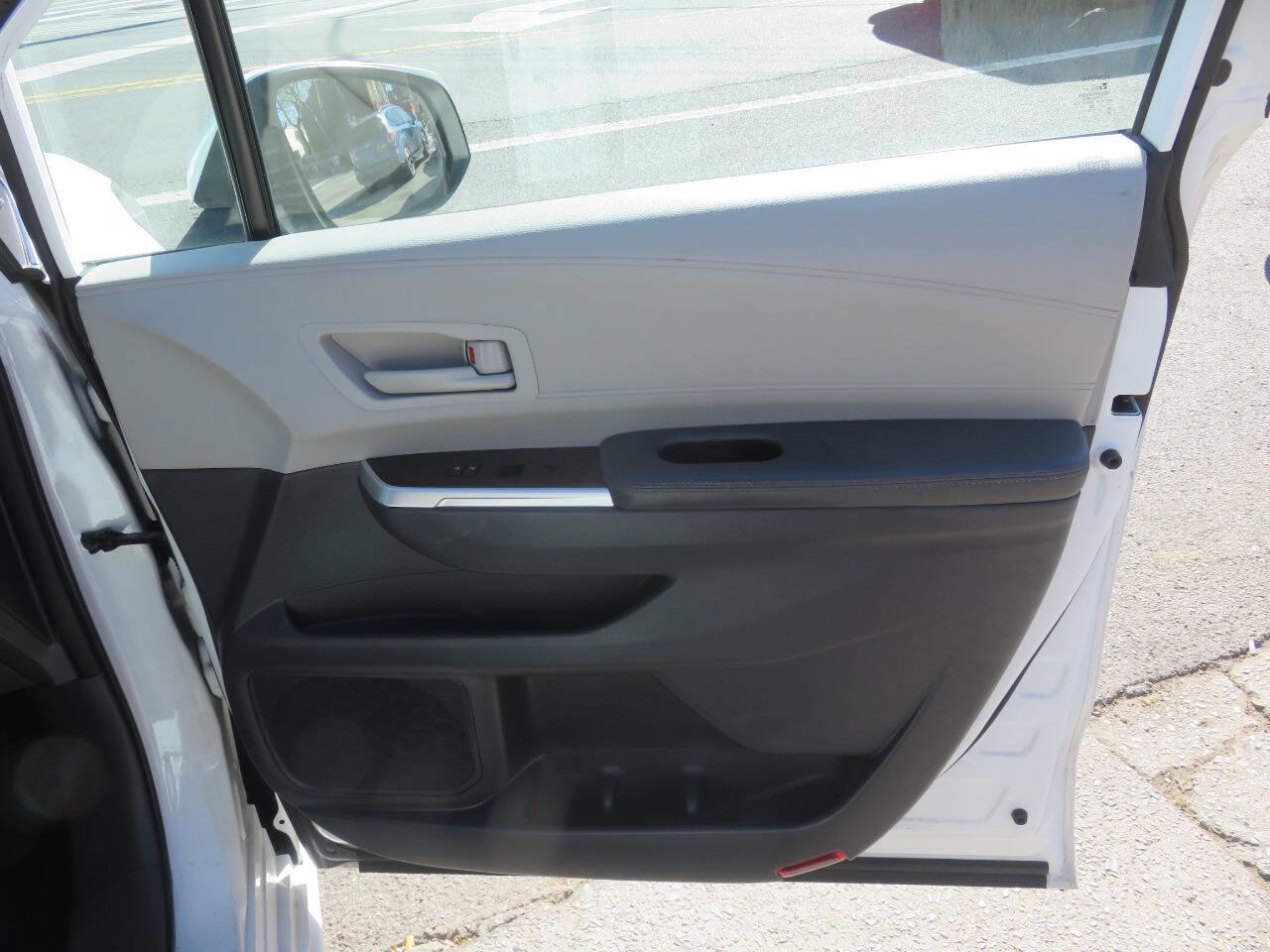 Used 2022 Toyota Sienna LE AWD/4WD image 27