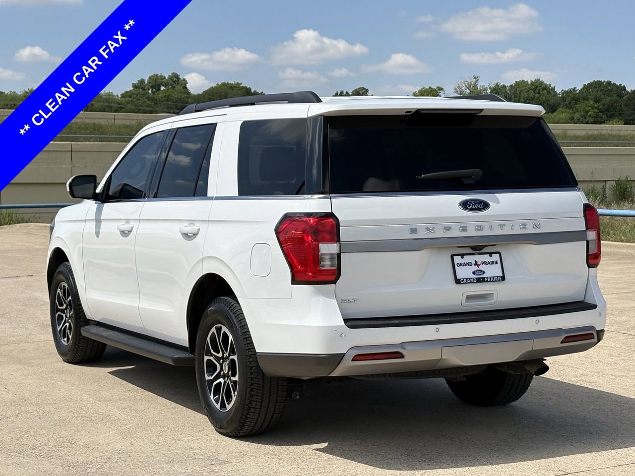 Used 2024 Ford Expedition XLT RWD image 6