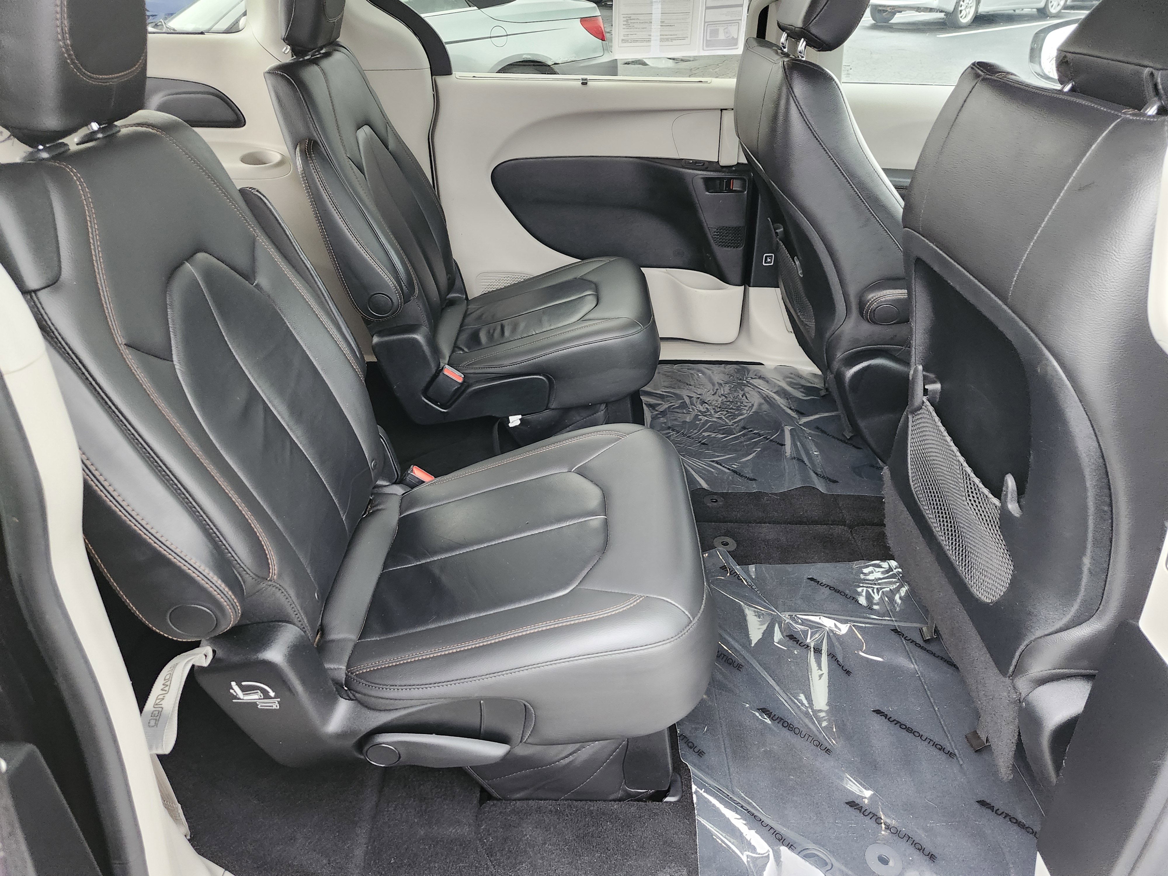 Used 2017 Chrysler Pacifica Touring-L image 15