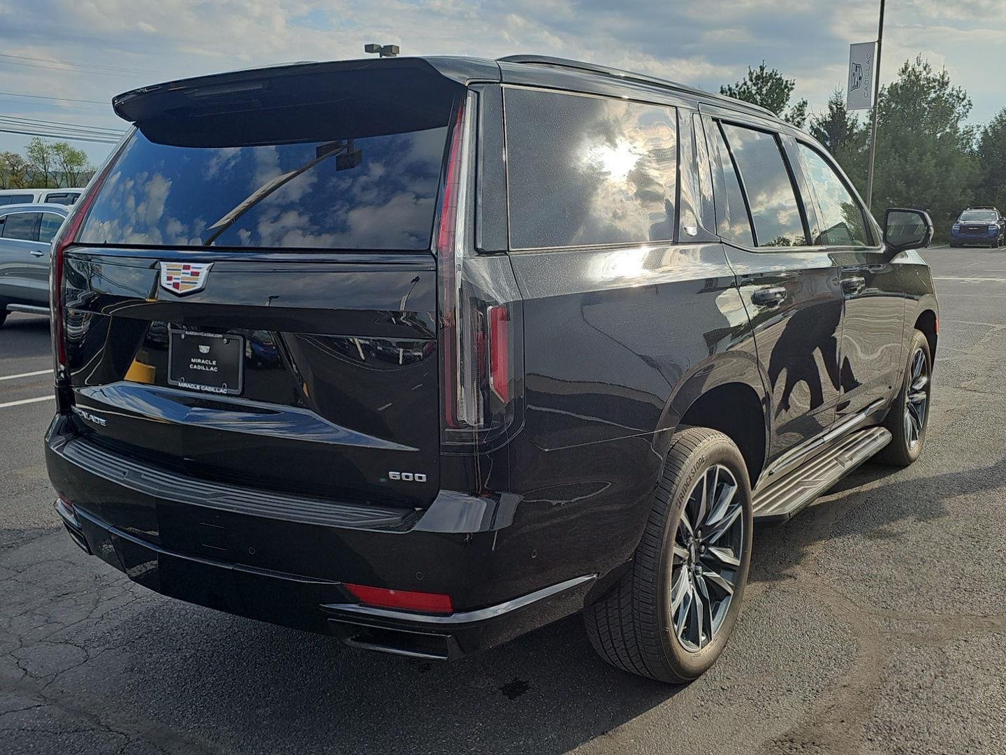 Used 2023 Cadillac Escalade Sport AWD/4WD image 3