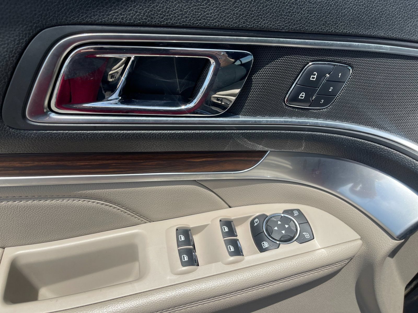 Used 2018 Ford Explorer Limited FWD image 13