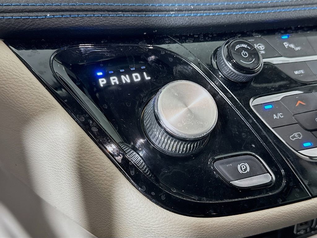 Used 2021 Chrysler Pacifica Touring-L w/ Uconnect Theater Family Group image 17