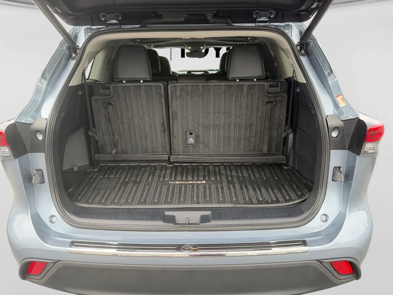 Used 2023 Toyota Highlander XLE FWD image 18