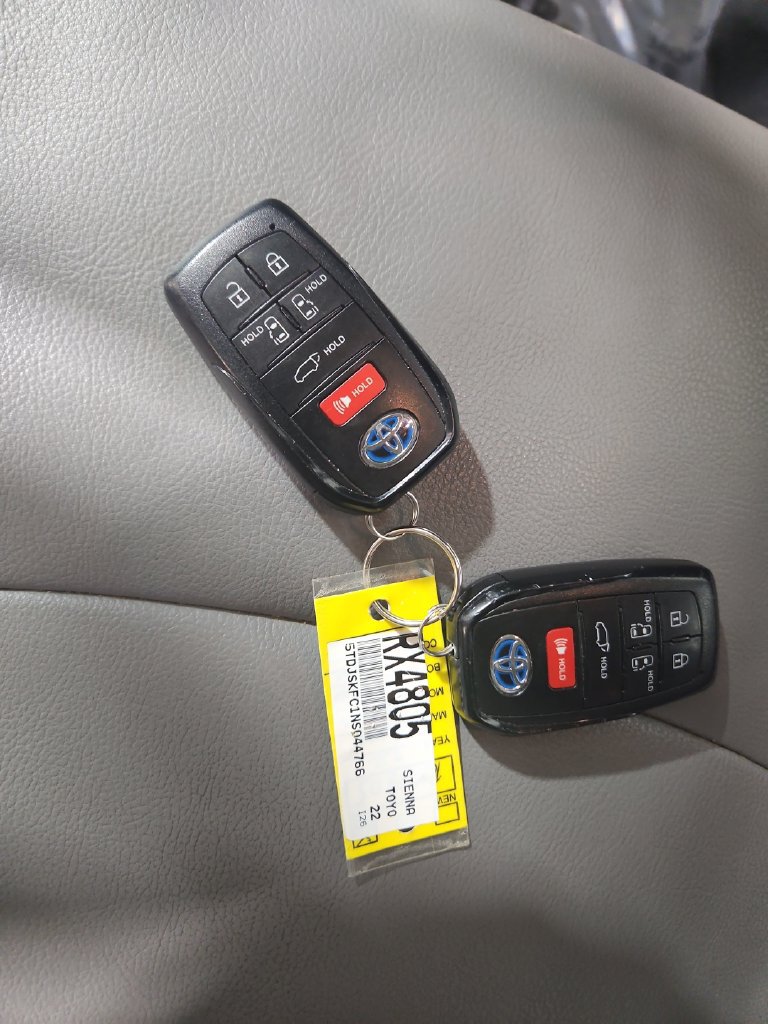 Used 2022 Toyota Sienna XLE w/ XLE Plus Package AWD/4WD image 30