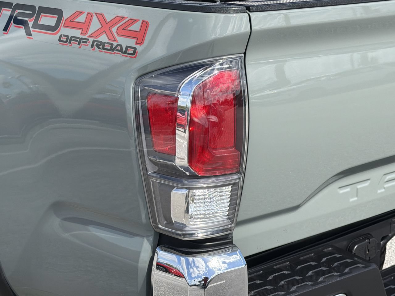 Used 2022 Toyota Tacoma TRD Off-Road AWD/4WD image 7