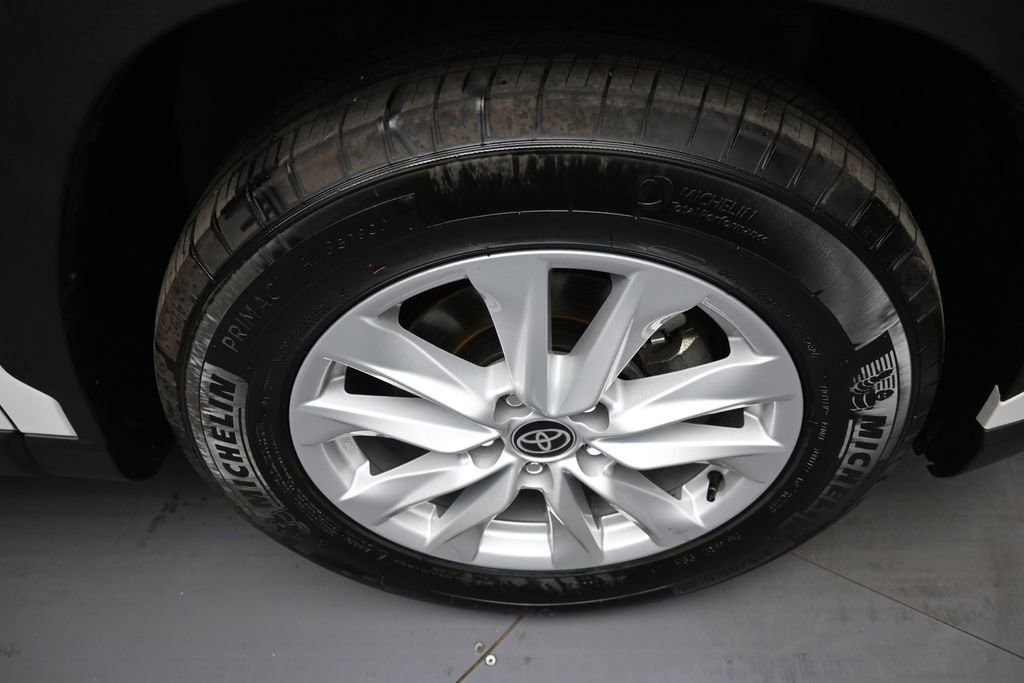 Used 2024 Toyota Corolla Cross LE w/ Black Badges Package (TMS) AWD/4WD image 12