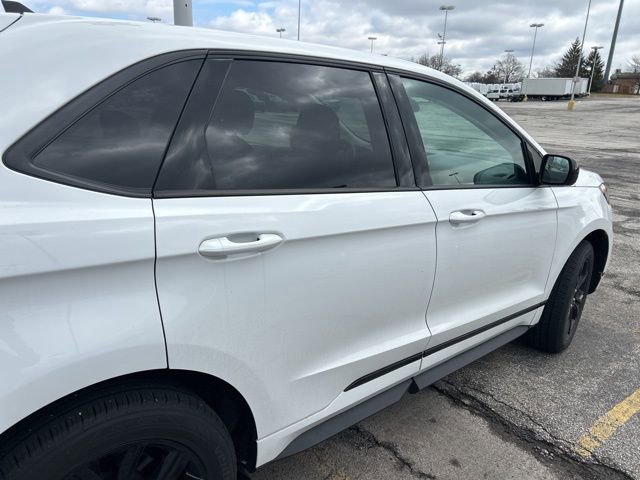 Used 2024 Ford Edge SE w/ Black Appearance Package image 5