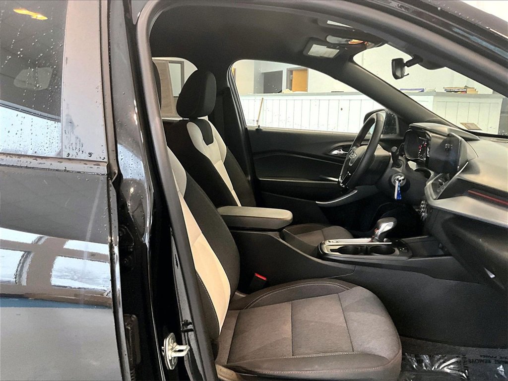 Used 2024 Chevrolet Trax RS image 11