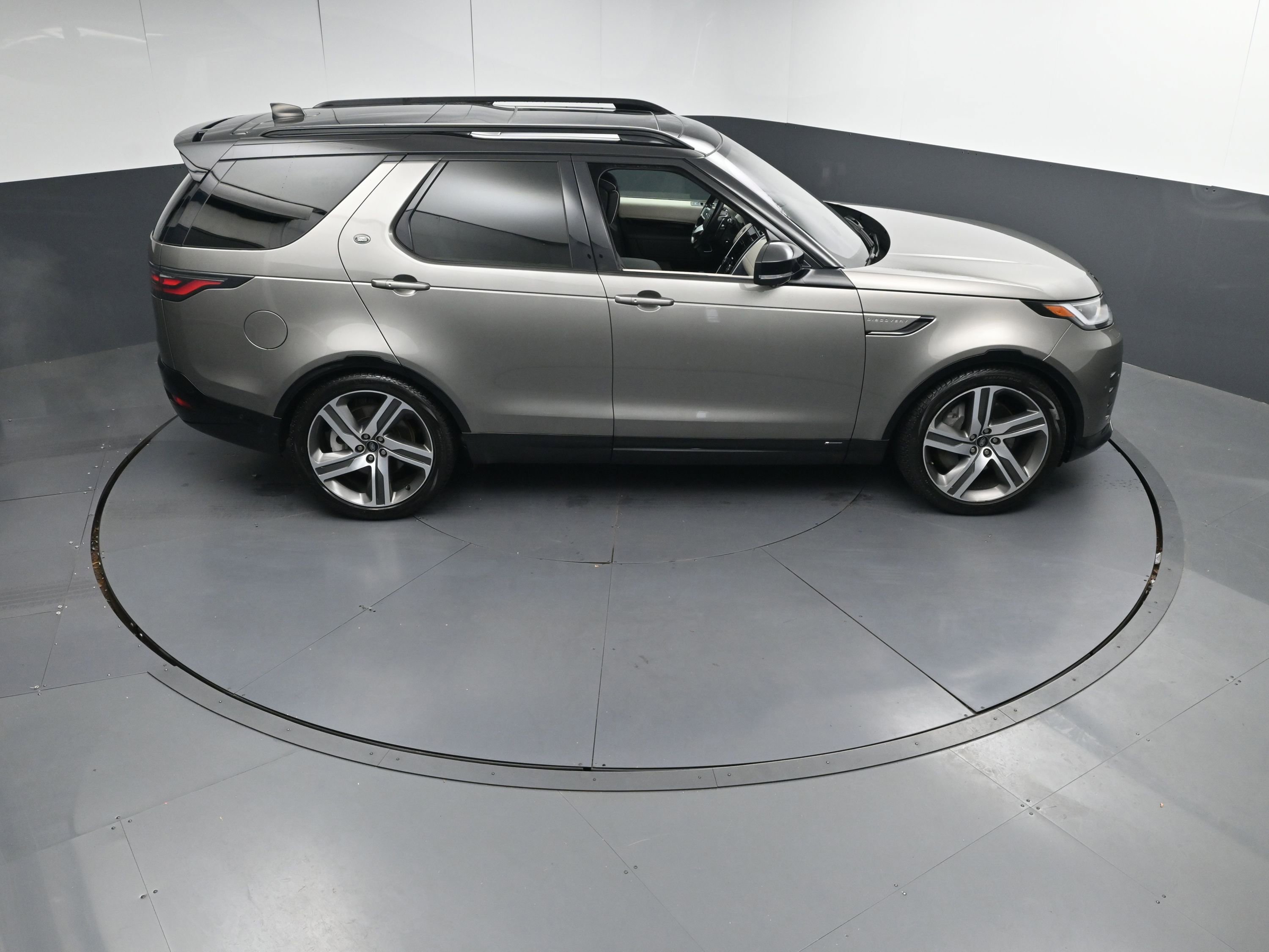 Used 2022 Land Rover Discovery HSE R-Dynamic image 37