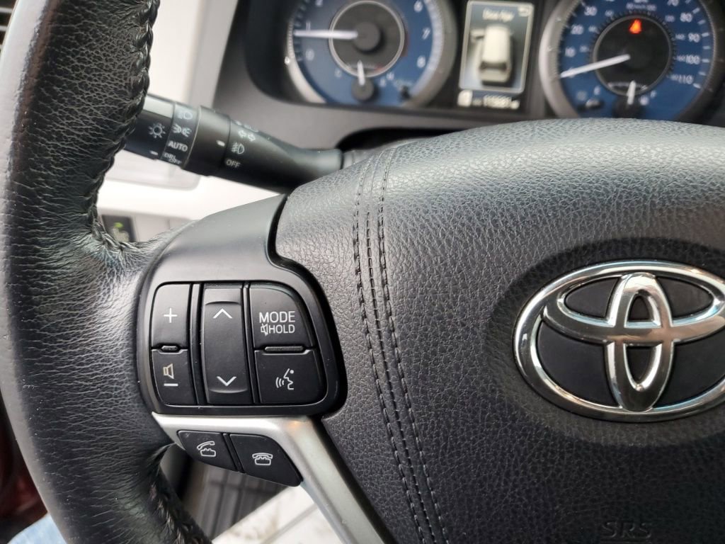 Used 2017 Toyota Sienna XLE Premium image 17