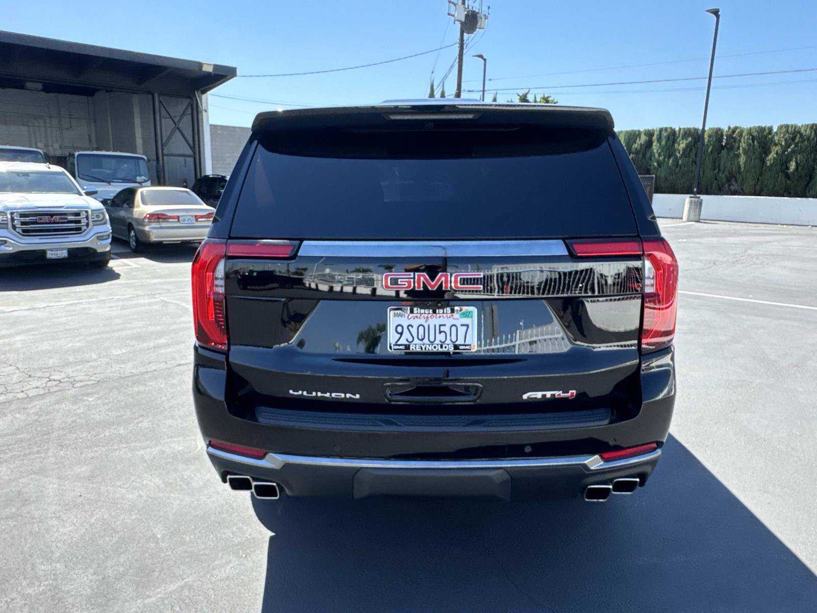 Used 2025 GMC Yukon AT4 w/ AT4 Premium Package AWD/4WD image 6