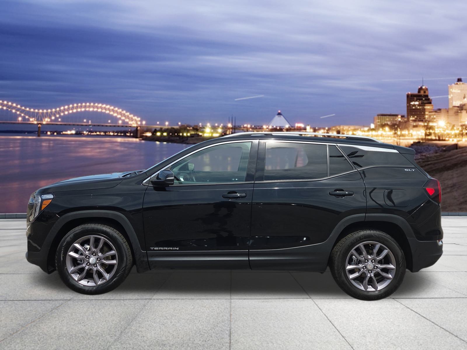 Used 2023 GMC Terrain SLT image 2