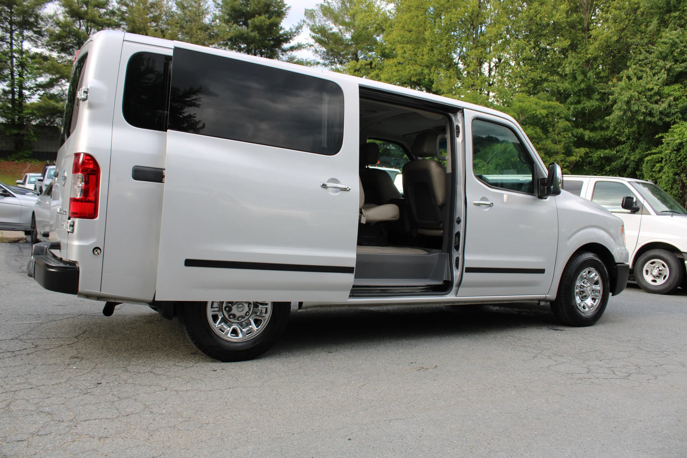 Used 2020 Nissan NV 3500 SL RWD image 23