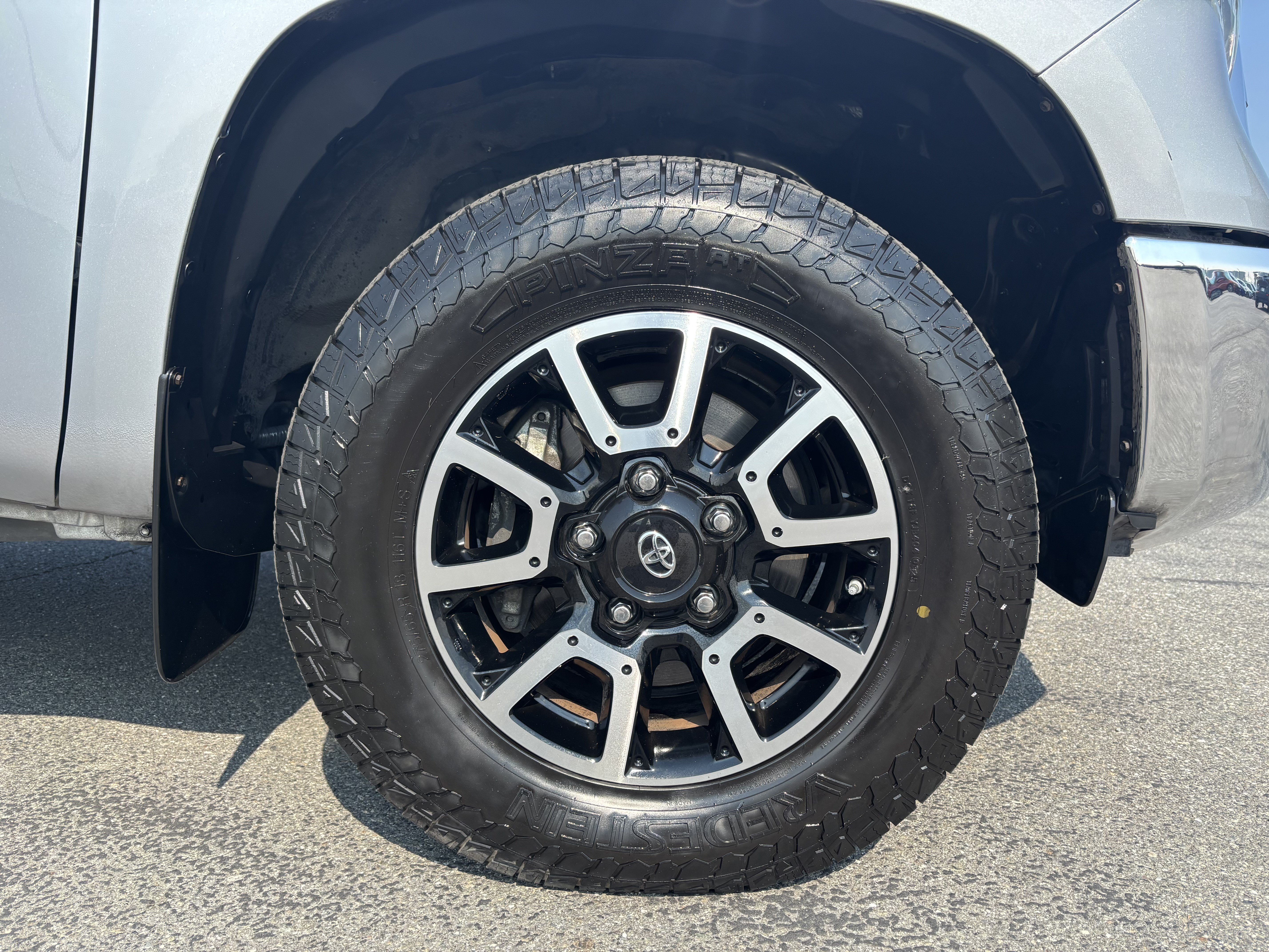 Used 2020 Toyota Tundra Limited w/ Limited Premium Package AWD/4WD image 9