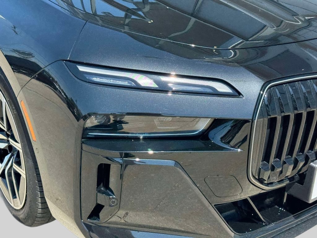 Certified 2025 BMW i7 xDrive60 w/ Premium Package AWD/4WD image 7