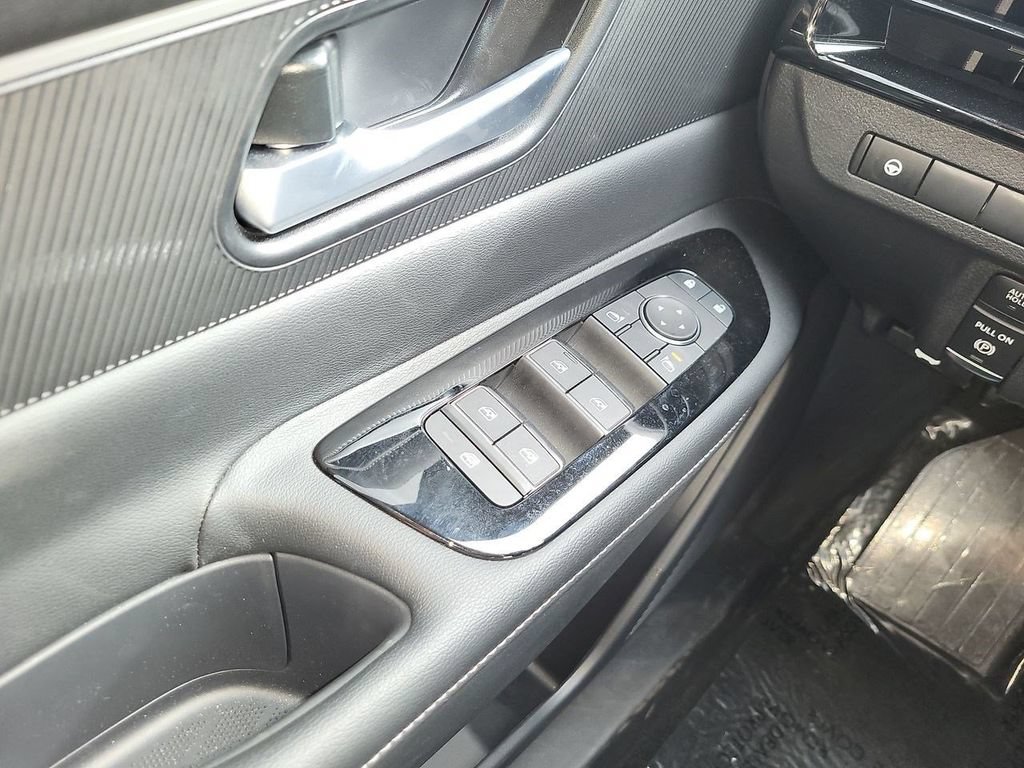 Used 2025 Nissan Murano SV AWD/4WD image 28