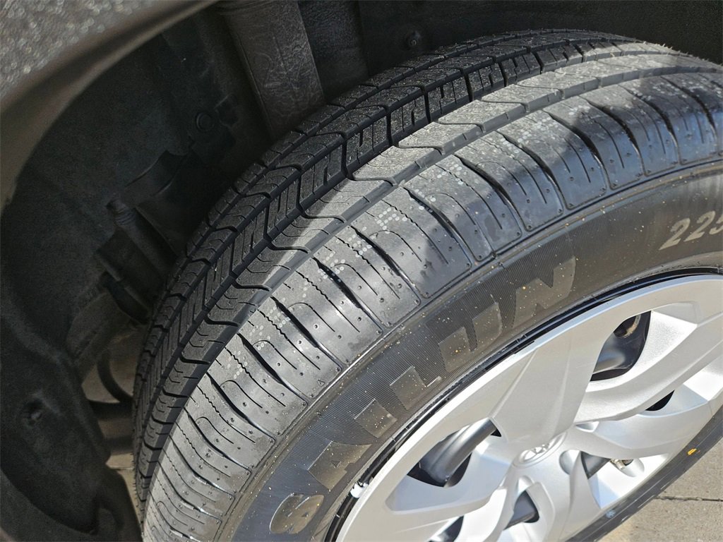 Used 2024 Toyota RAV4 LE image 29