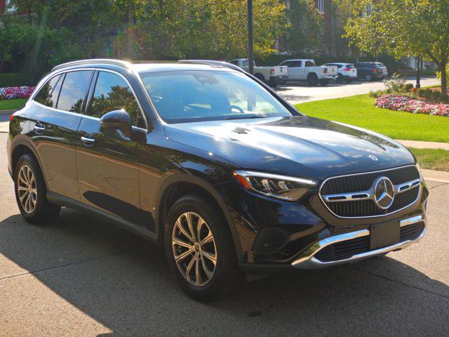 Used 2024 Mercedes-Benz GLC 300 4MATIC image 3