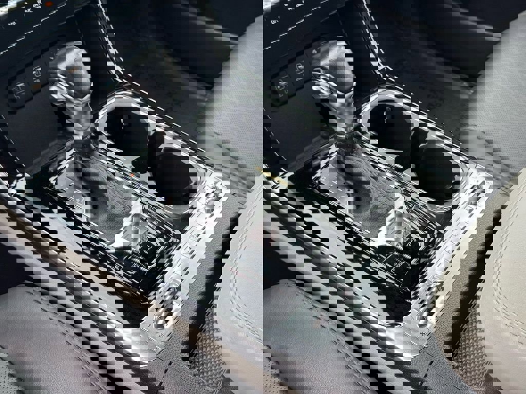 Used 2022 Kia Carnival SX image 16