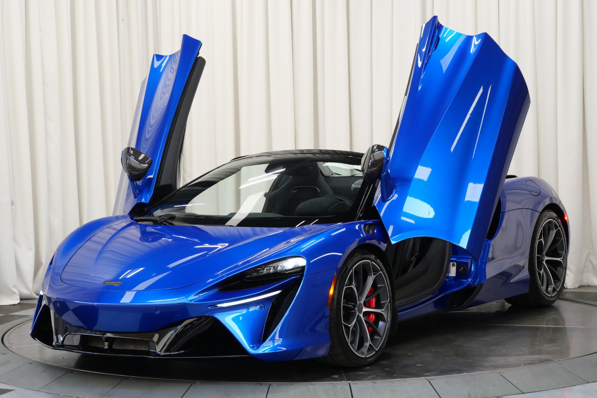 Used 2025 McLaren Artura Spider image 5