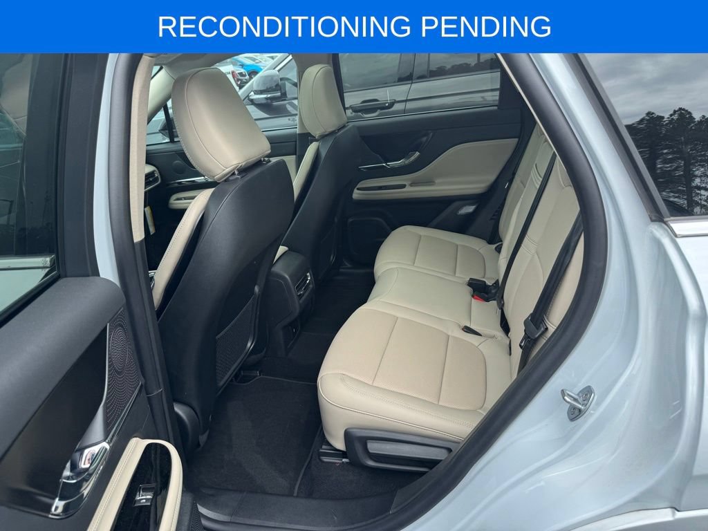 Used 2025 Lincoln Corsair Grand Touring AWD/4WD image 9