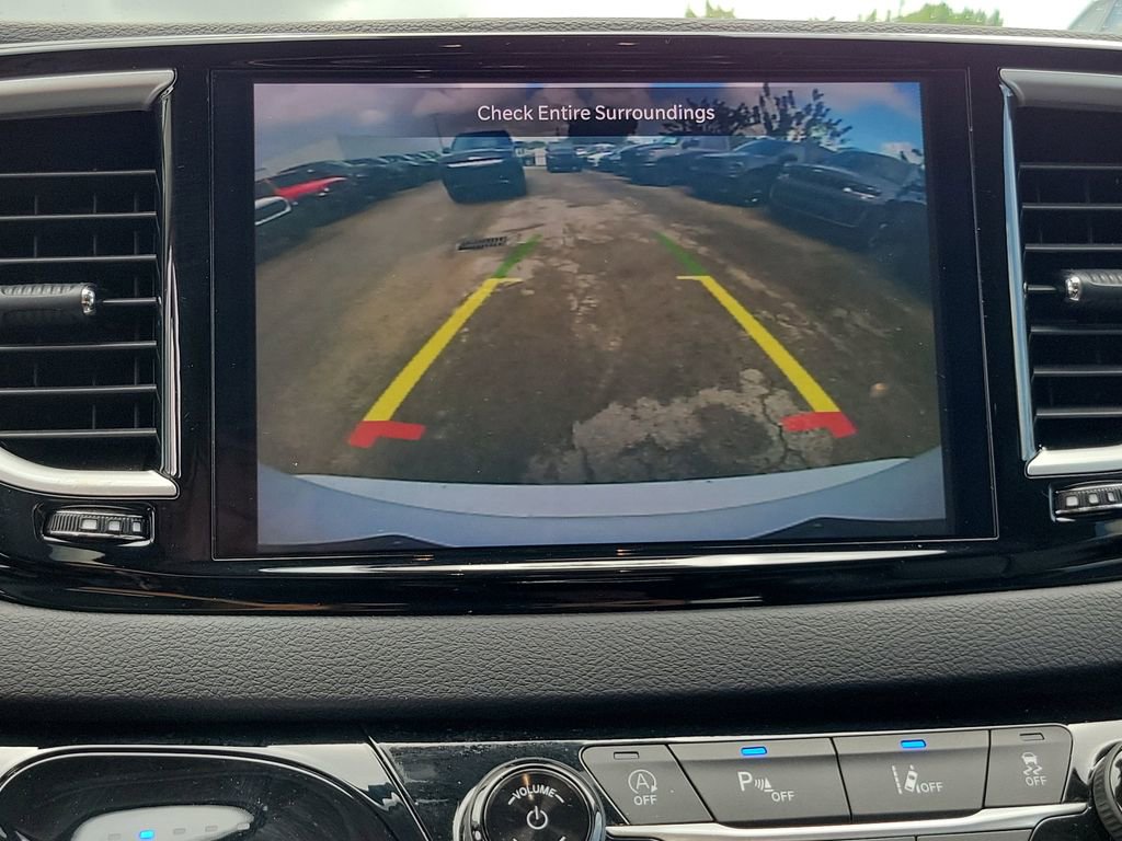 Used 2024 Chrysler Pacifica Touring-L FWD image 29