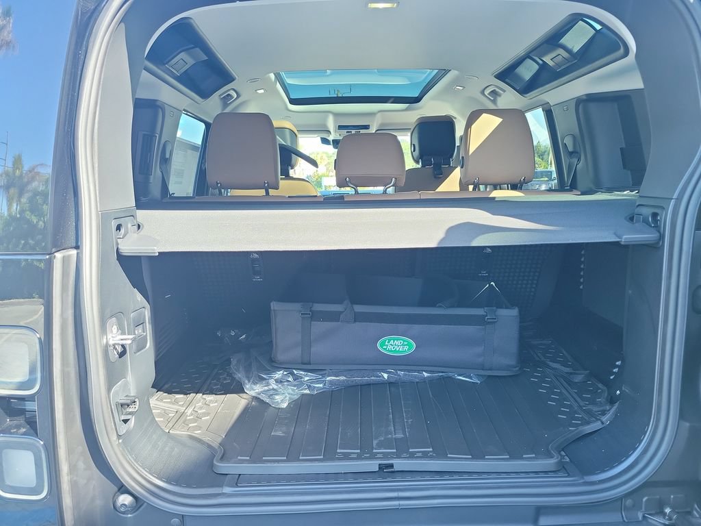 New 2026 Land Rover Defender 110 S AWD/4WD image 11