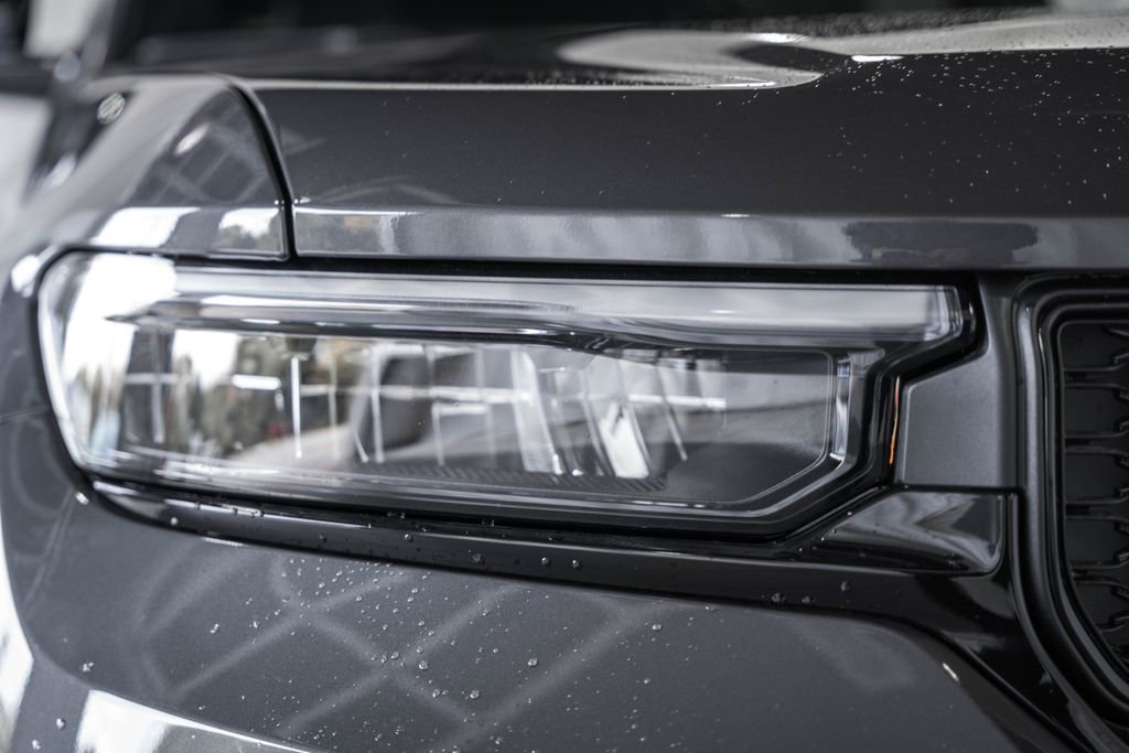 New 2025 Jeep Grand Cherokee Altitude image 12