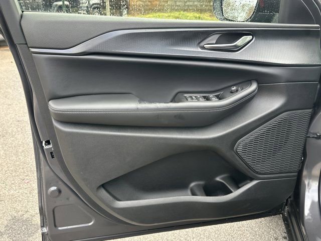 New 2025 Jeep Grand Cherokee Laredo image 10