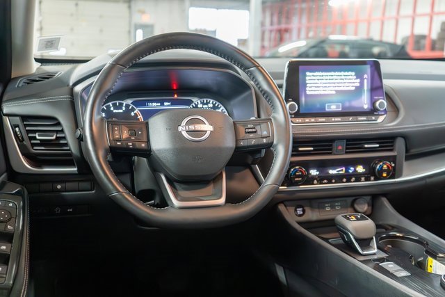 Used 2025 Nissan Rogue SV w/ SV Premium Package image 15