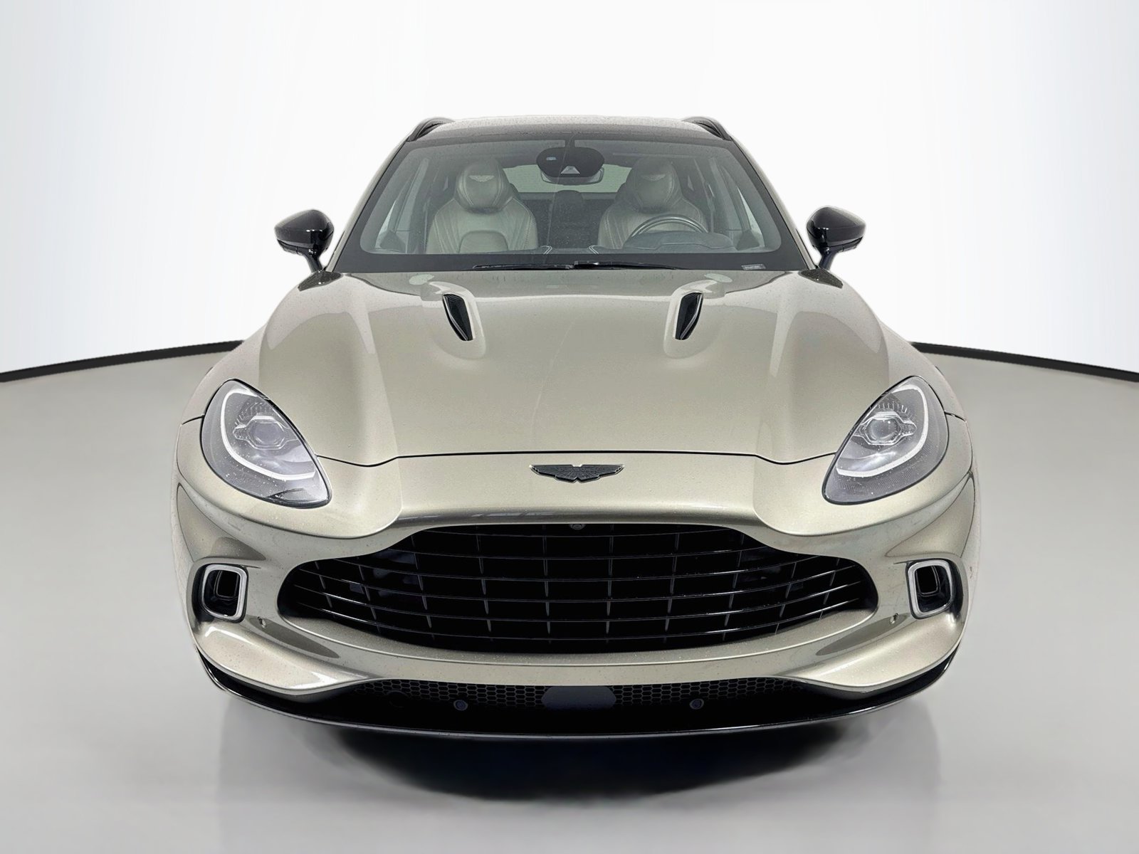 Used 2023 Aston Martin DBX AWD/4WD image 2