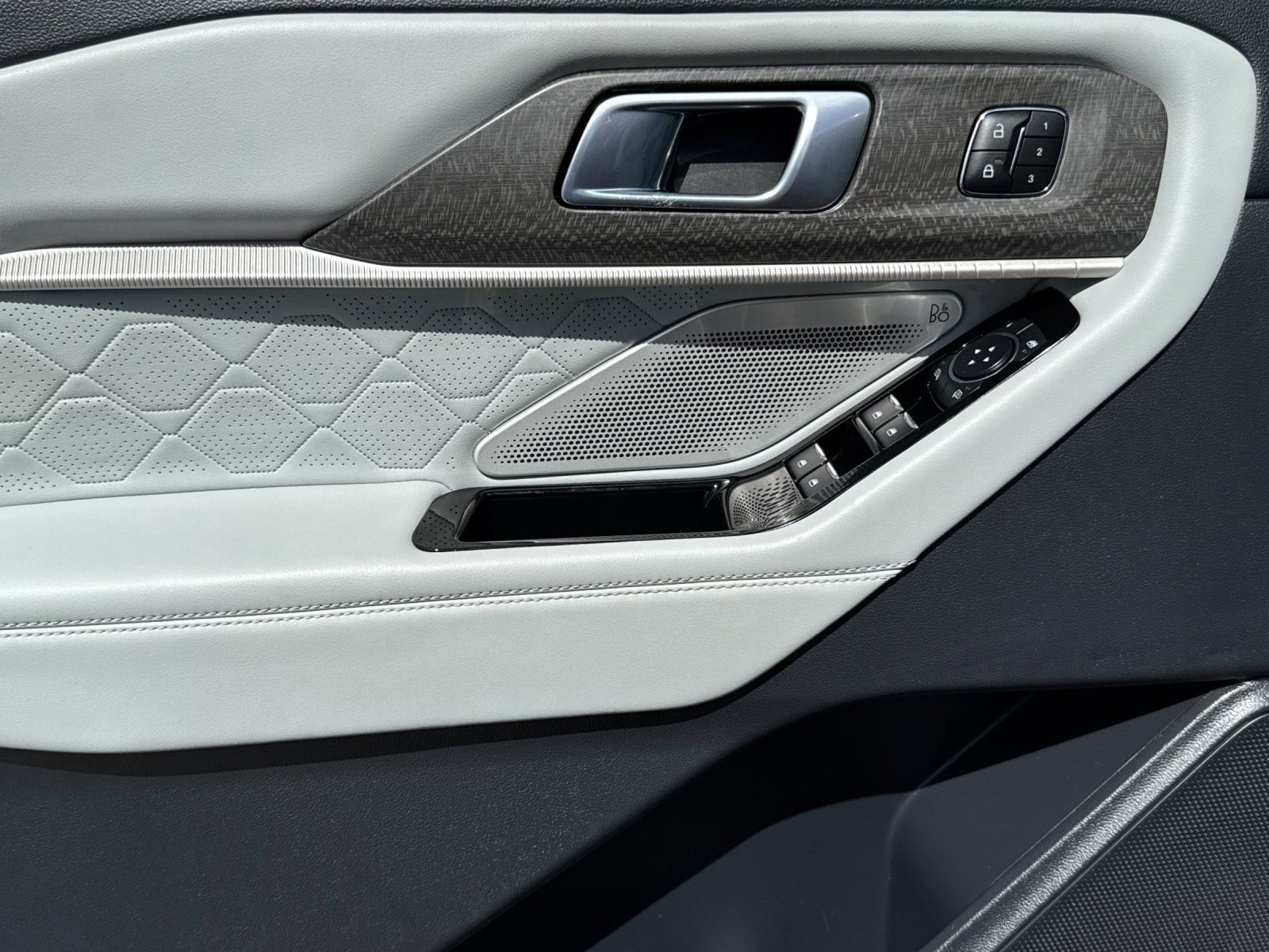 Used 2025 Ford Explorer Platinum w/ Ultimate Package RWD image 12