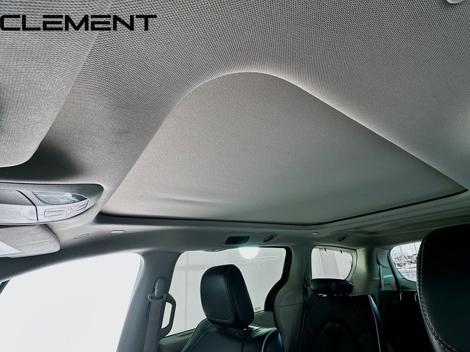 Used 2023 Chrysler Pacifica Limited image 25