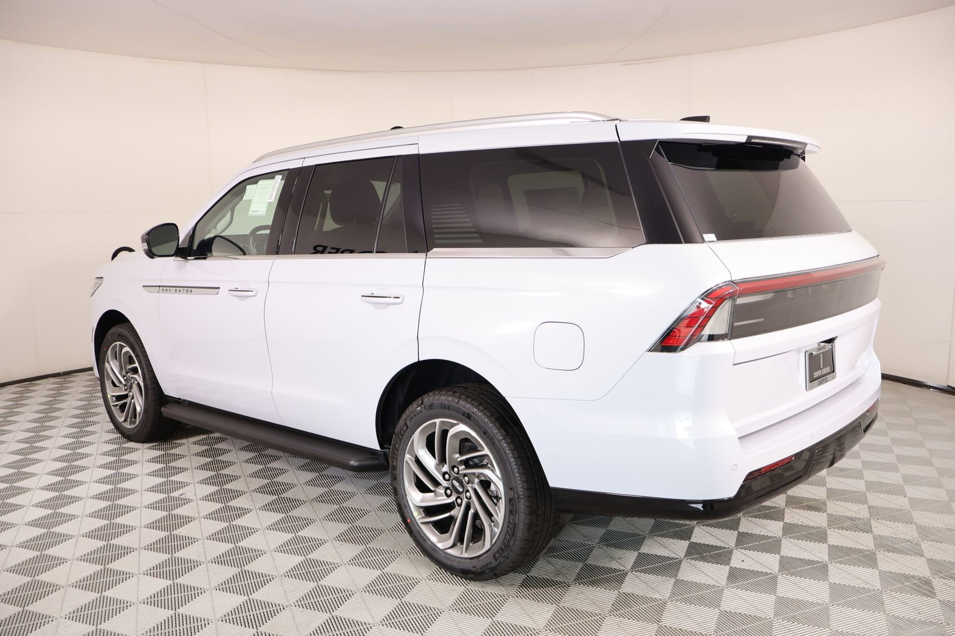 New 2026 Lincoln Navigator Premiere image 23