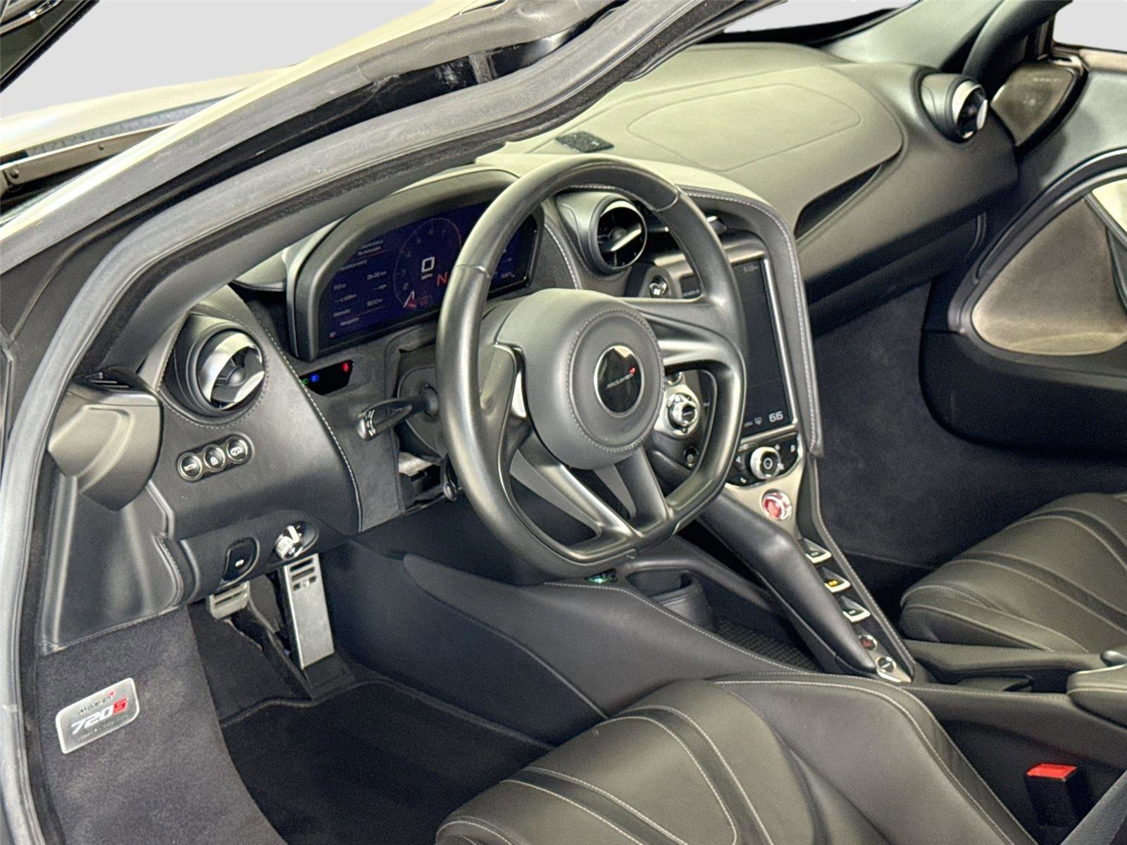 Used 2018 McLaren 720S image 13