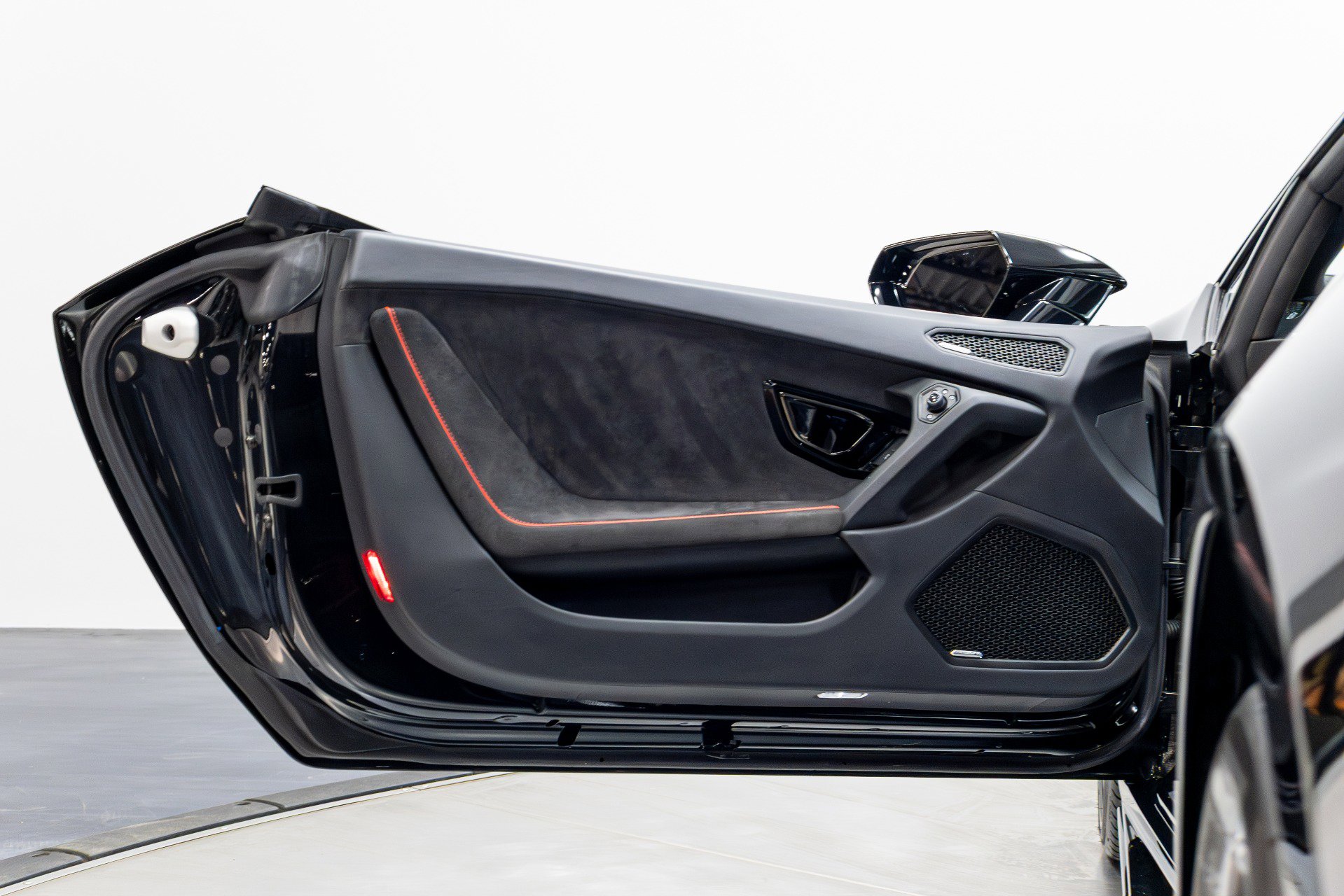 Used 2020 Lamborghini Huracan EVO image 55