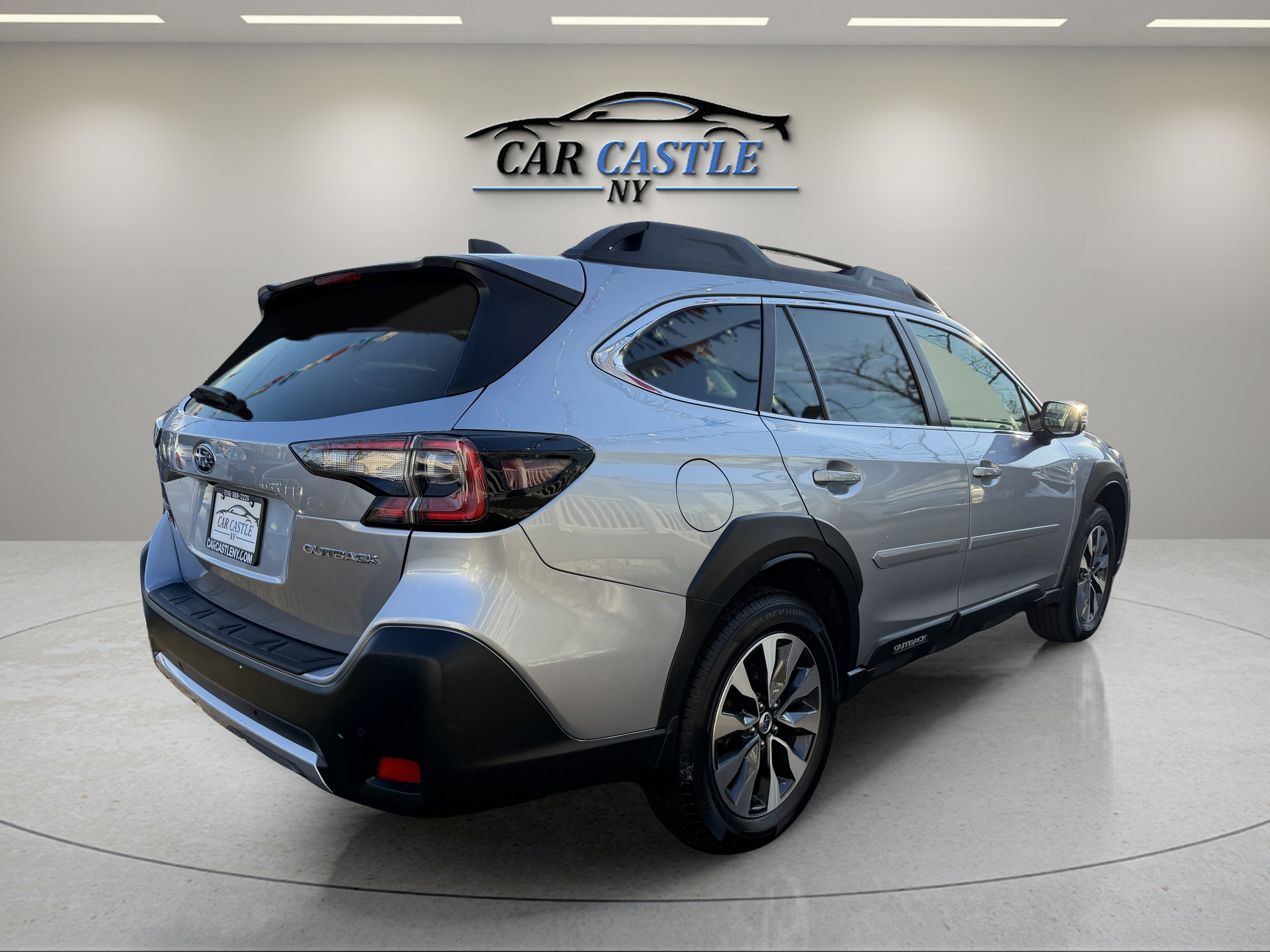 Used 2023 Subaru Outback Limited AWD/4WD image 8