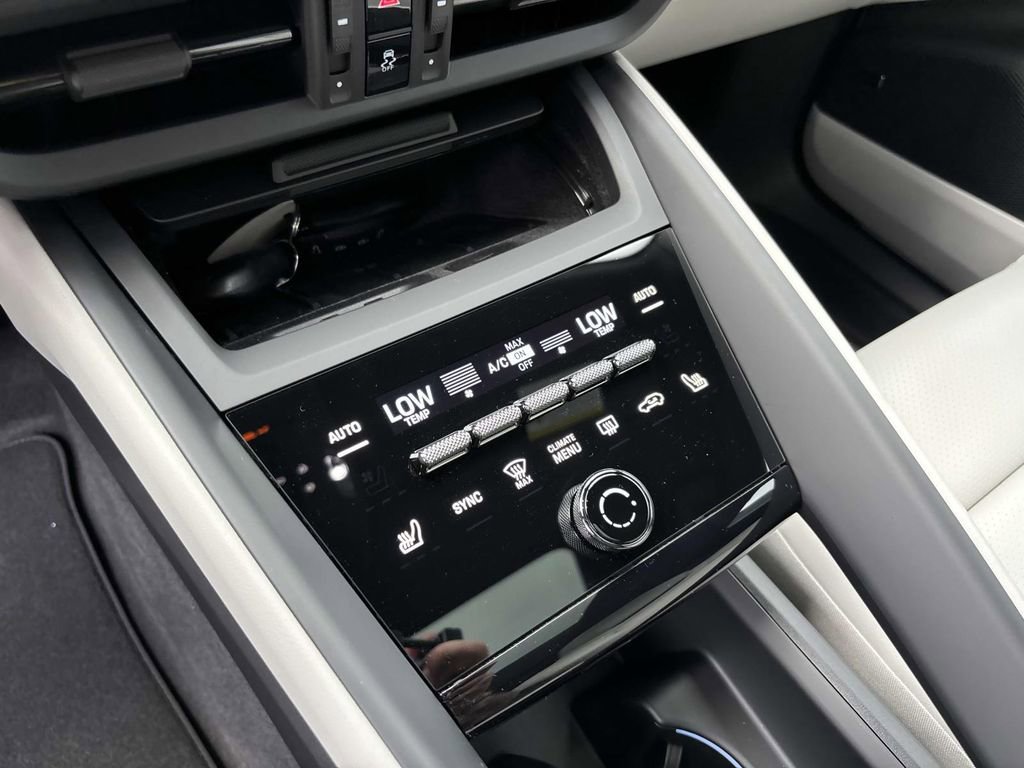 Used 2025 Porsche Macan 4 Electric image 35