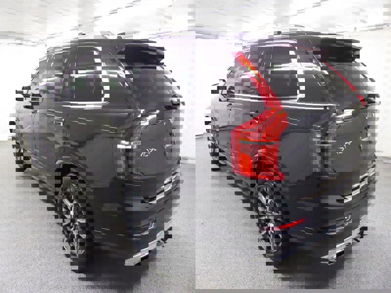 Used 2016 Volvo XC90 T6 Momentum w/ Momentum Plus Package image 5