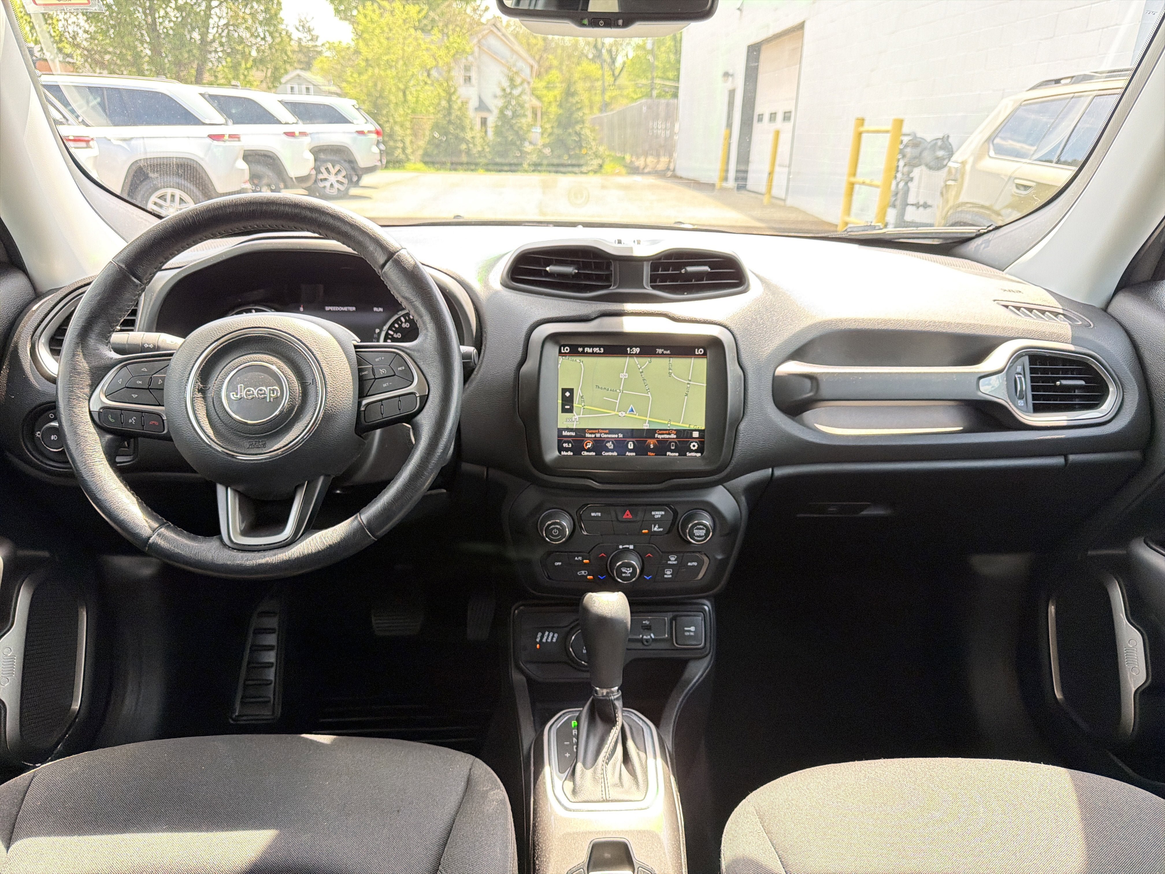 Used 2022 Jeep Renegade Latitude w/ Convenience Group AWD/4WD image 12