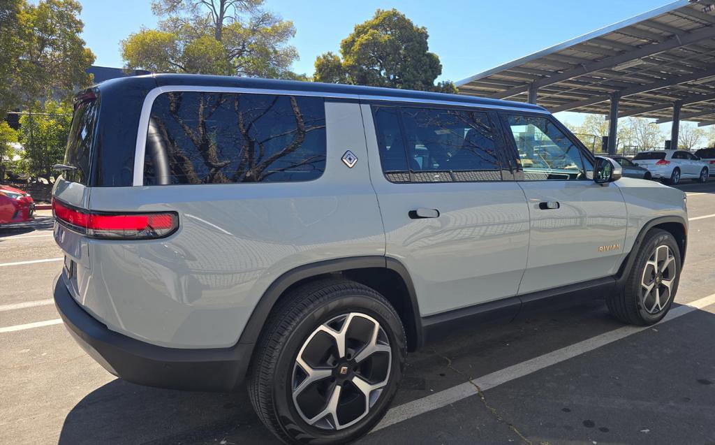 Used 2024 Rivian R1S Adventure image 4