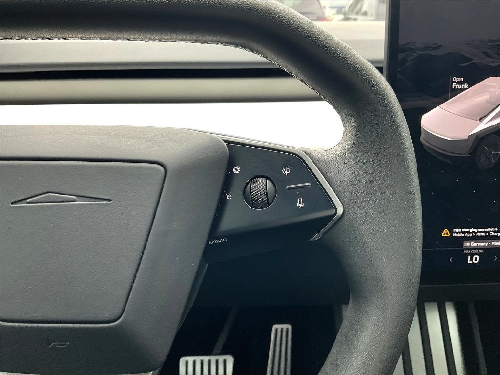 Used 2024 Tesla Cybertruck AWD Crew Cab image 13