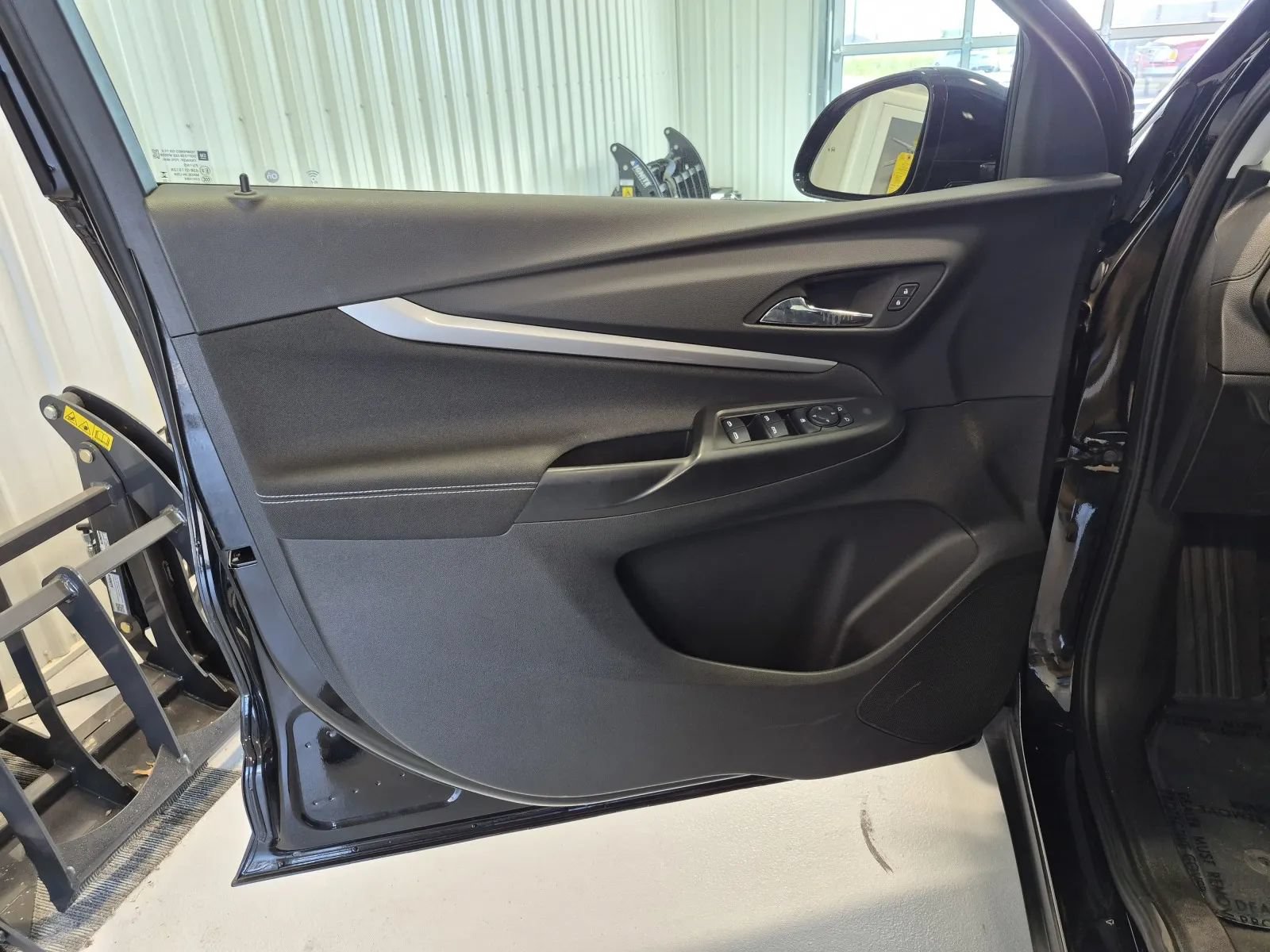 Used 2023 Chevrolet Bolt EUV LT w/ Comfort Package FWD image 8