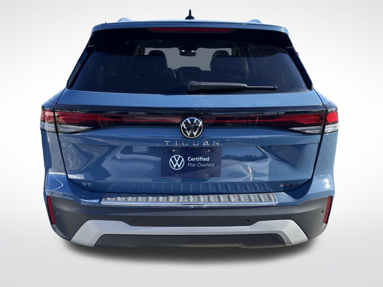 Used 2025 Volkswagen Tiguan SE image 4