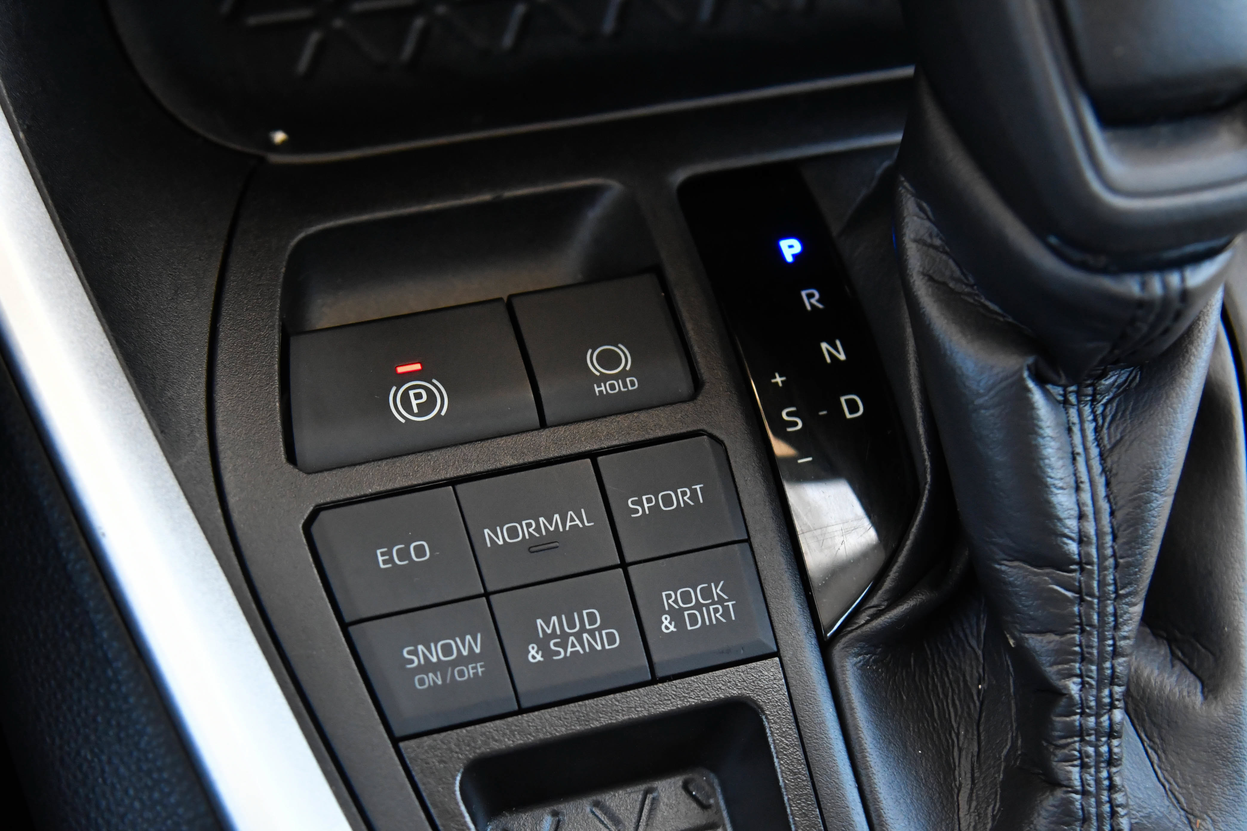 Used 2024 Toyota RAV4 LE AWD/4WD image 26