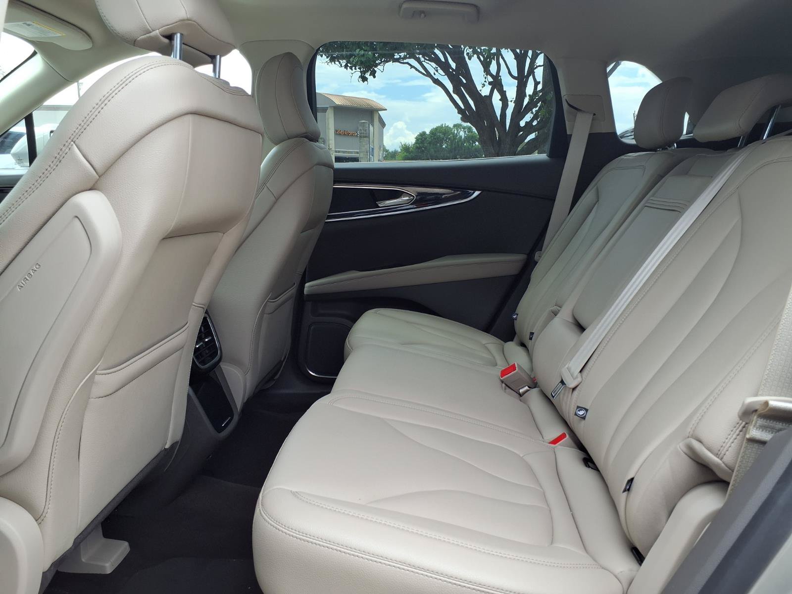 Used 2023 Lincoln Nautilus AWD image 17
