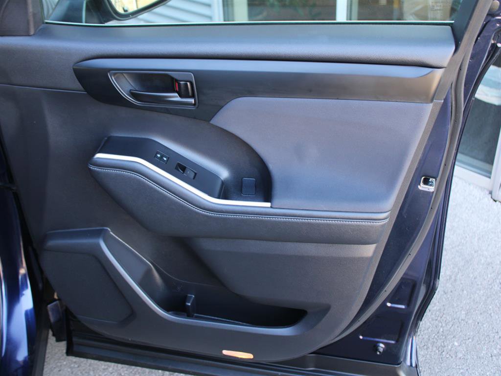 Used 2023 Toyota Highlander LE image 38