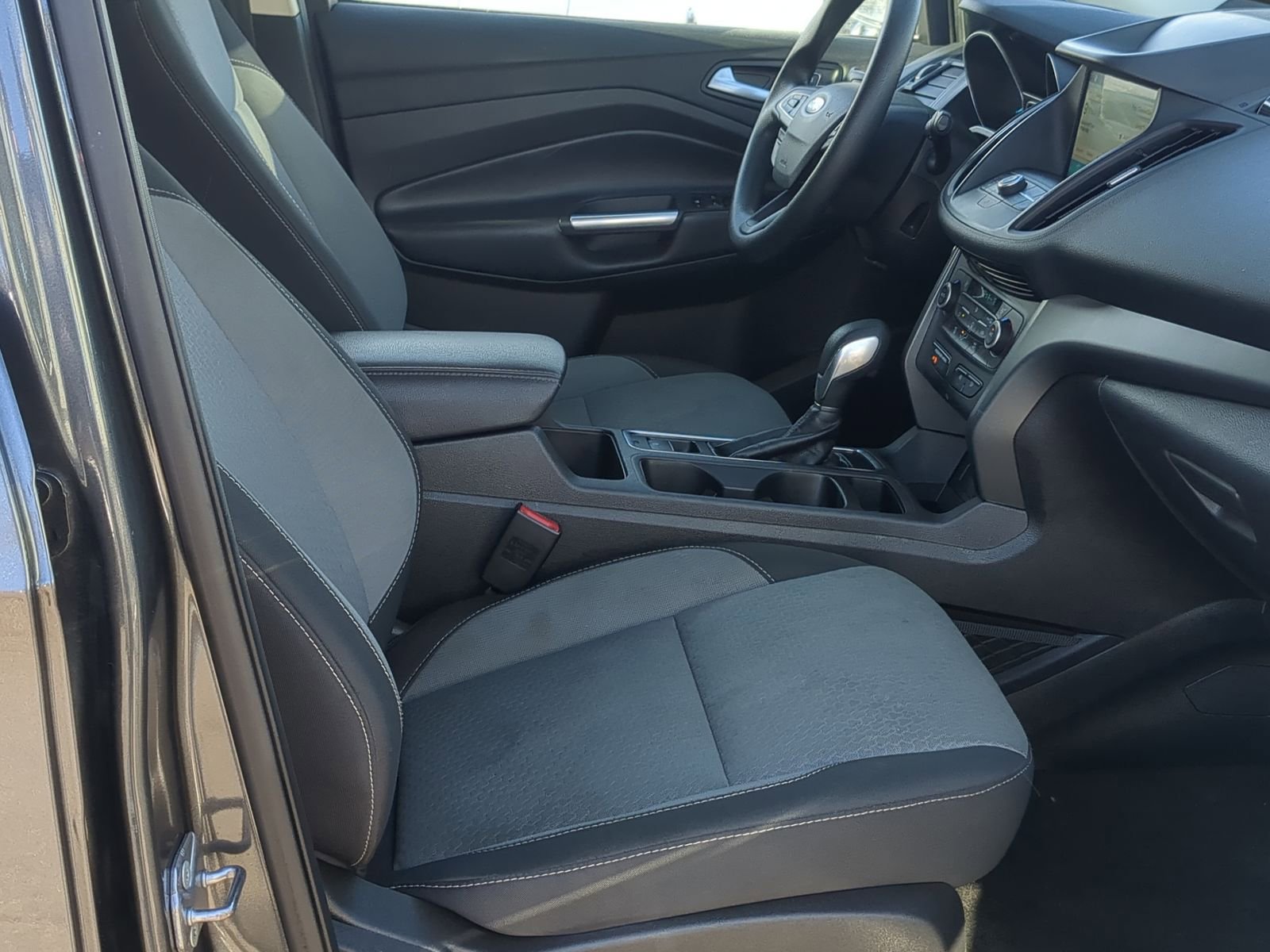 Used 2019 Ford Escape SE image 24